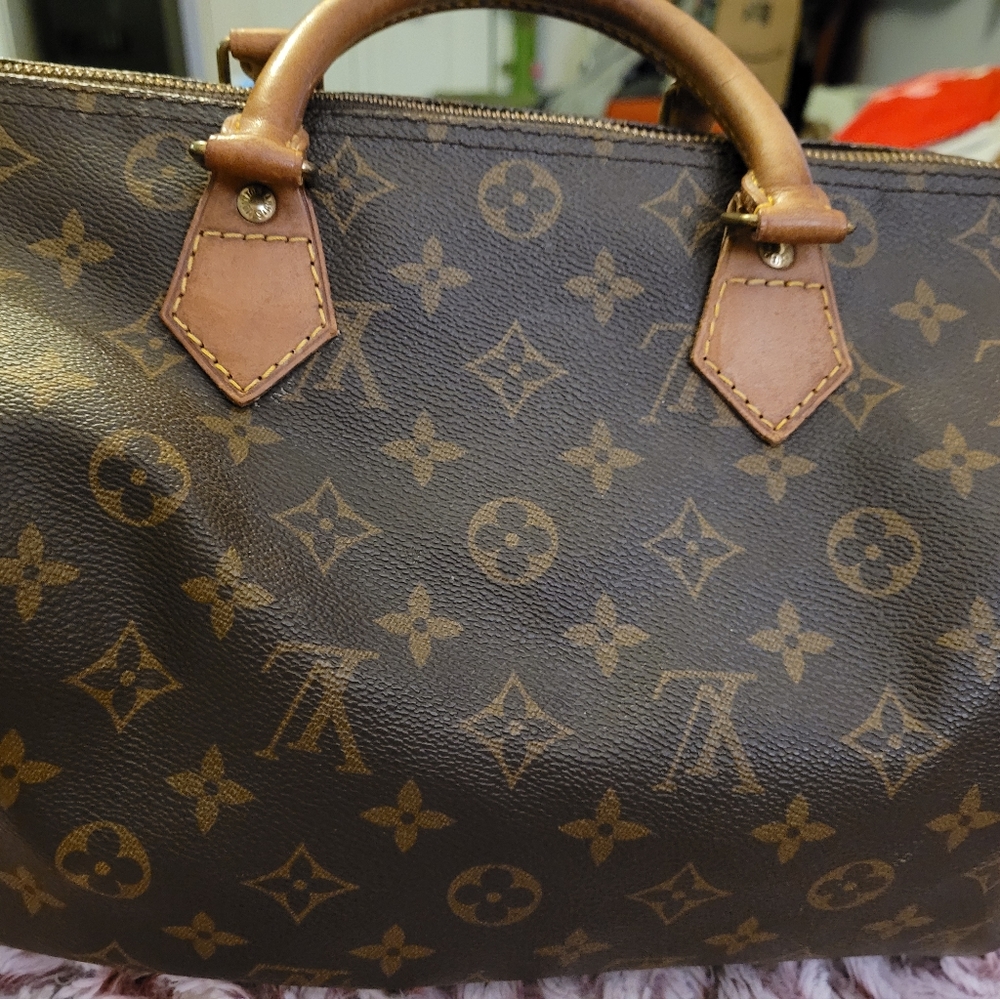 EMT Louis Vuitton vintage speedy 30 all LV ❤️s should have one - Picture 2 of 16